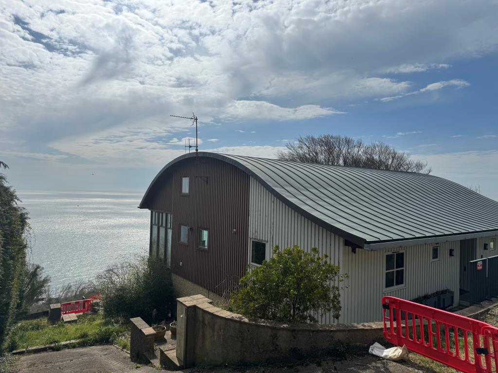 Lot: 106 - UNIQUE PROPERTY WITH STUNNING SEA VIEWS OVER THE ENGLISH CHANNEL - The House and Sea Beyond from Leeson Road